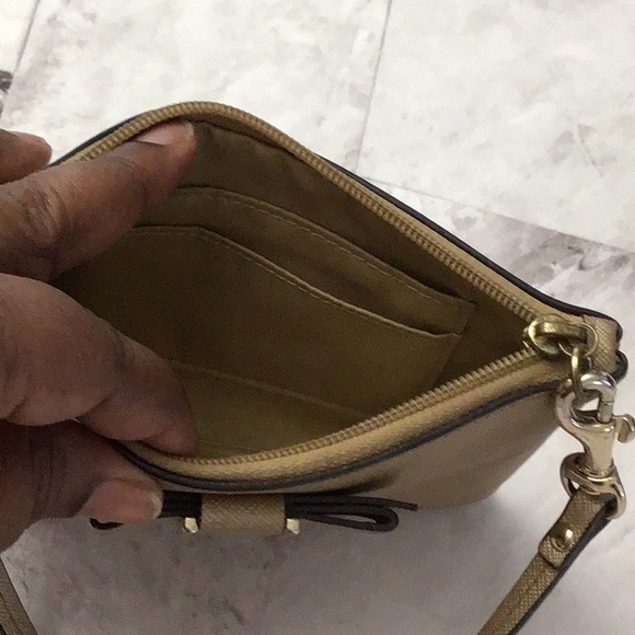 Coach Darcy Bow gold Saffiano leather wristlet wallet F51672 - Picture 5 of 6